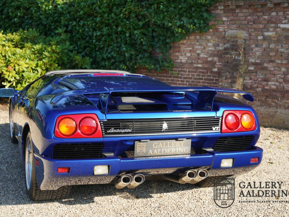 Image 25/50 of Lamborghini Diablo VT Roadster (1996)