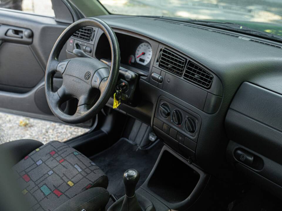 Image 15/37 of Volkswagen Golf III 1.6 (1997)