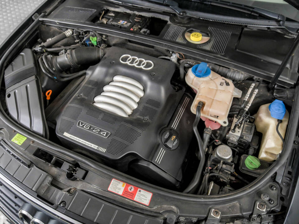 Image 33/50 de Audi A4 2.4 V6 (2004)