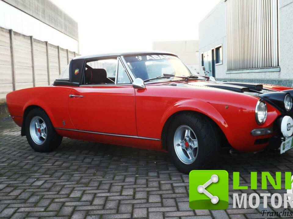 Image 2/10 de FIAT 124 Sport Spider (1967)