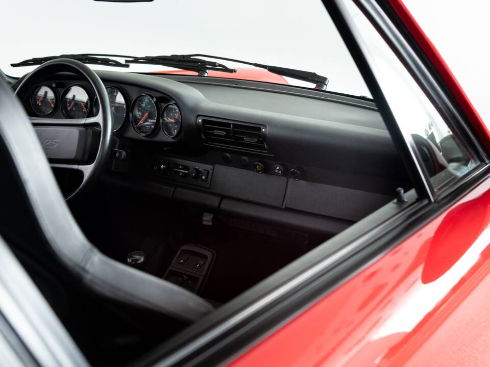 Image 30/40 of Porsche 911 Carrera RS (1992)