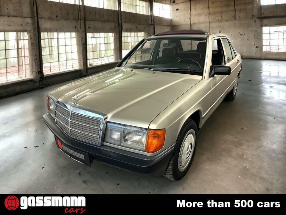 Image 2/15 of Mercedes-Benz 190 E (1985)