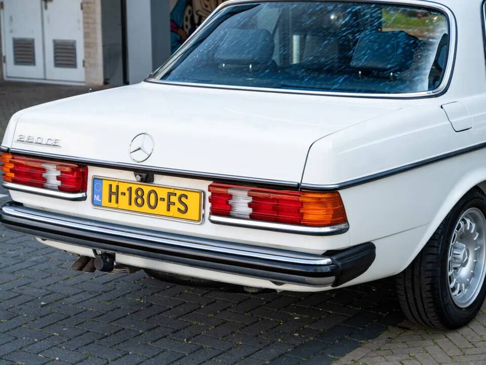 Image 55/62 of Mercedes-Benz 280 CE (1982)