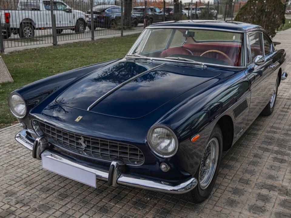 Image 2/21 of Ferrari 250 GT&#x2F;E (1961)