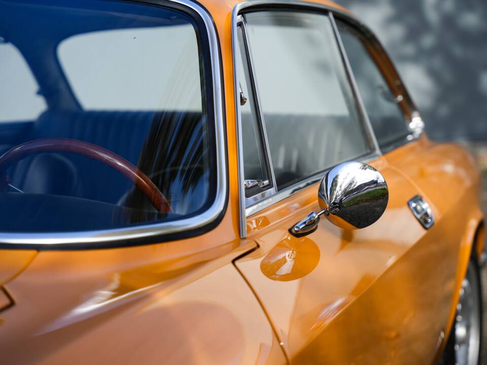 Image 13/38 of Alfa Romeo Giulia GT 1300 Junior (1968)