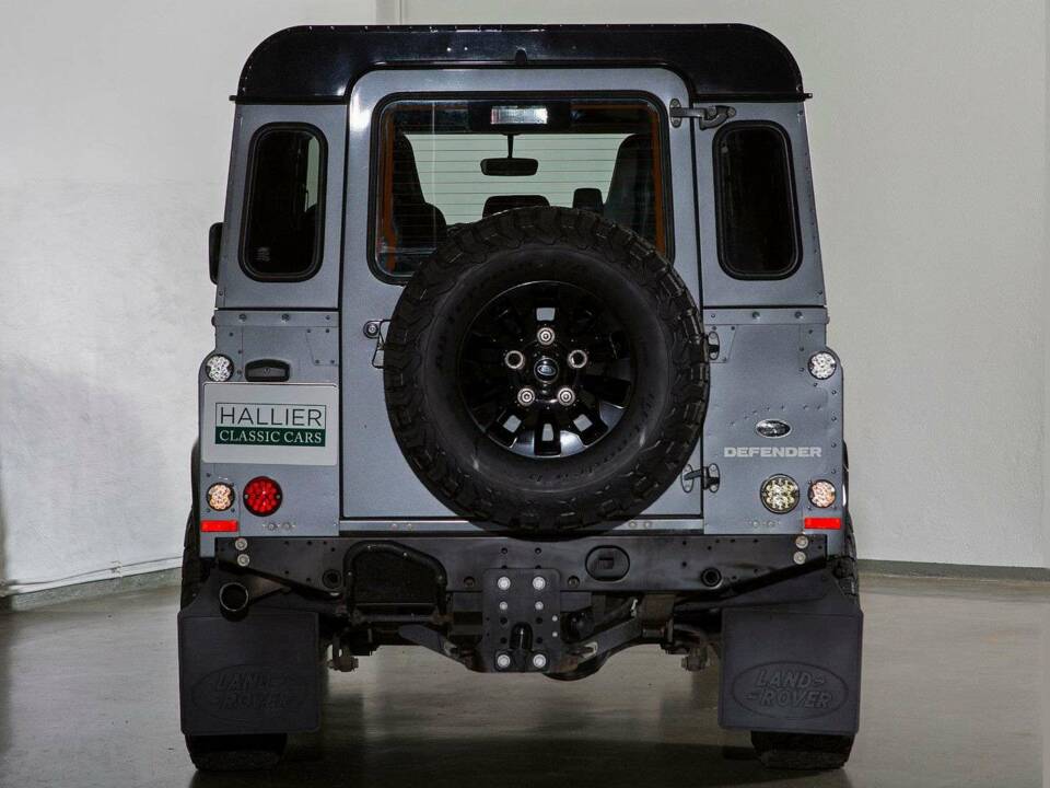 Image 11/20 of Land Rover Defender 110 (2016)