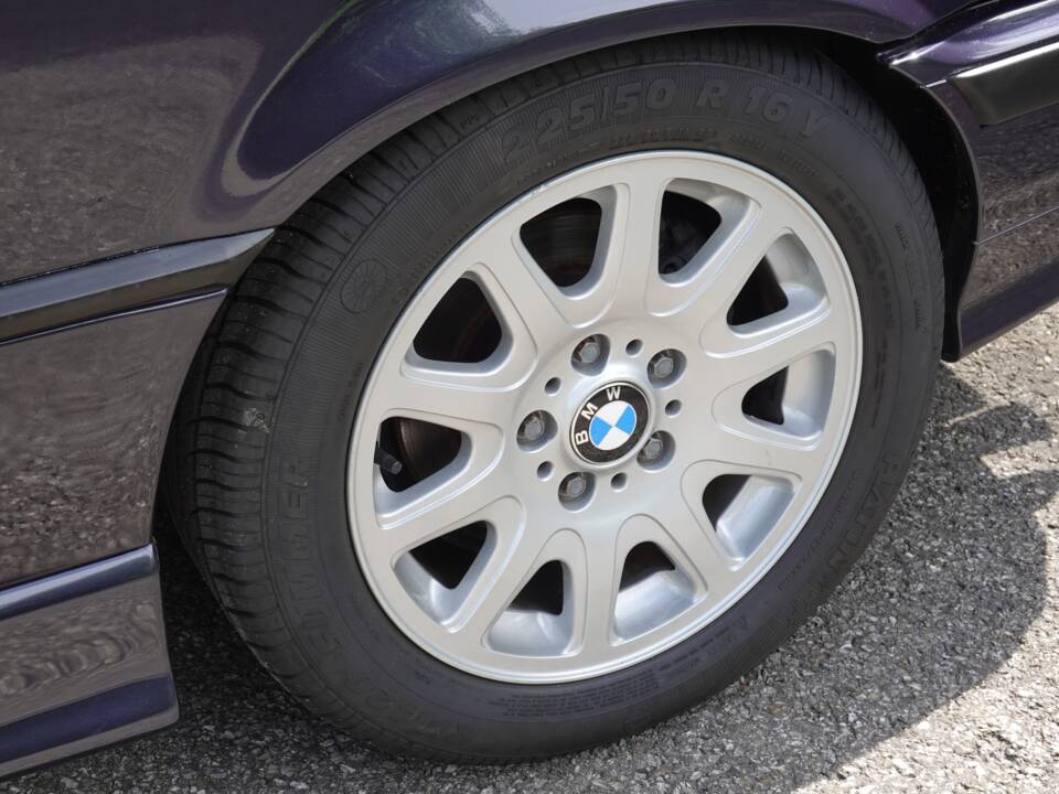 Image 11/21 de BMW 320i (1994)