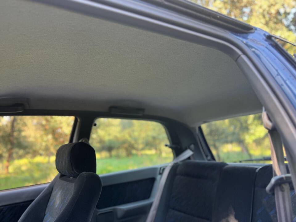 Bild 19/40 von Renault Clio I 1.8 16V (1993)