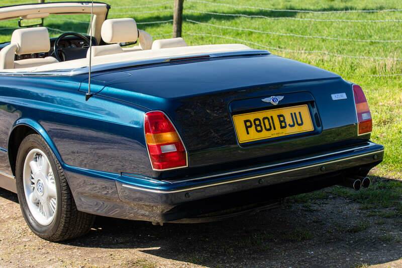 Image 37/50 of Bentley Azure Mulliner (1996)
