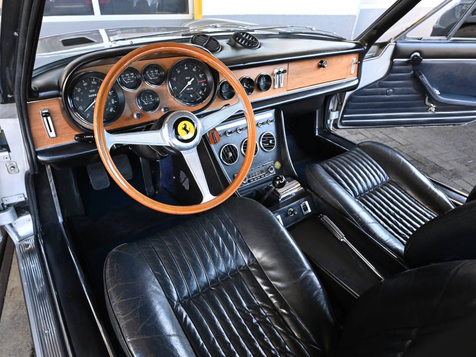 Image 6/25 of Ferrari 365 GTC (1969)