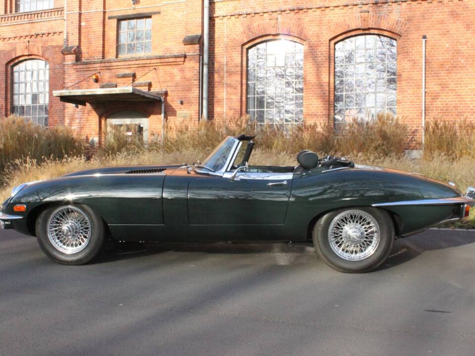 Image 3/21 de Jaguar E-Type (1969)