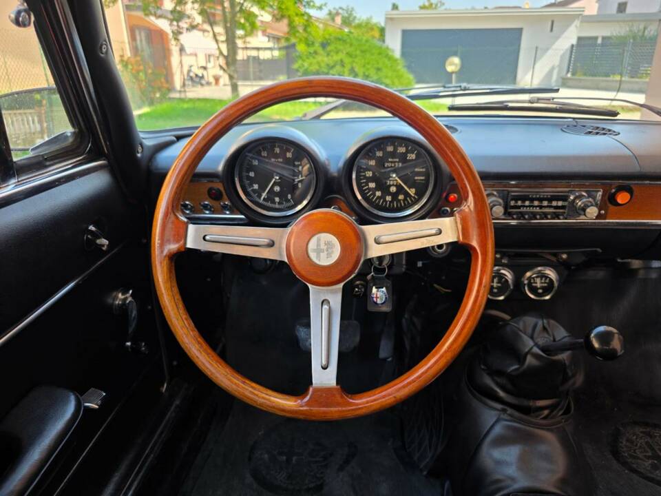 Image 10/45 of Alfa Romeo Giulia GT 1300 Junior (1973)