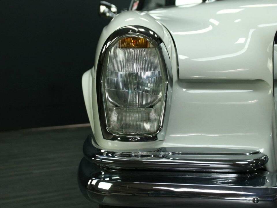 Imagen 30/50 de Mercedes-Benz 250 SE (1966)