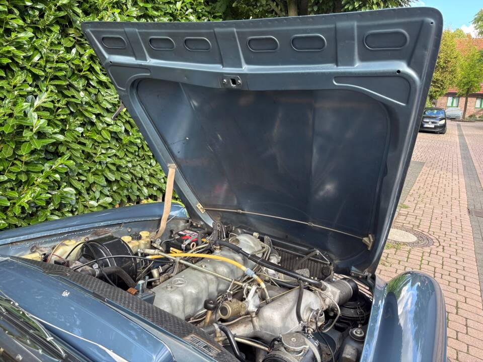 Image 31/38 de Mercedes-Benz 280 SL (1970)