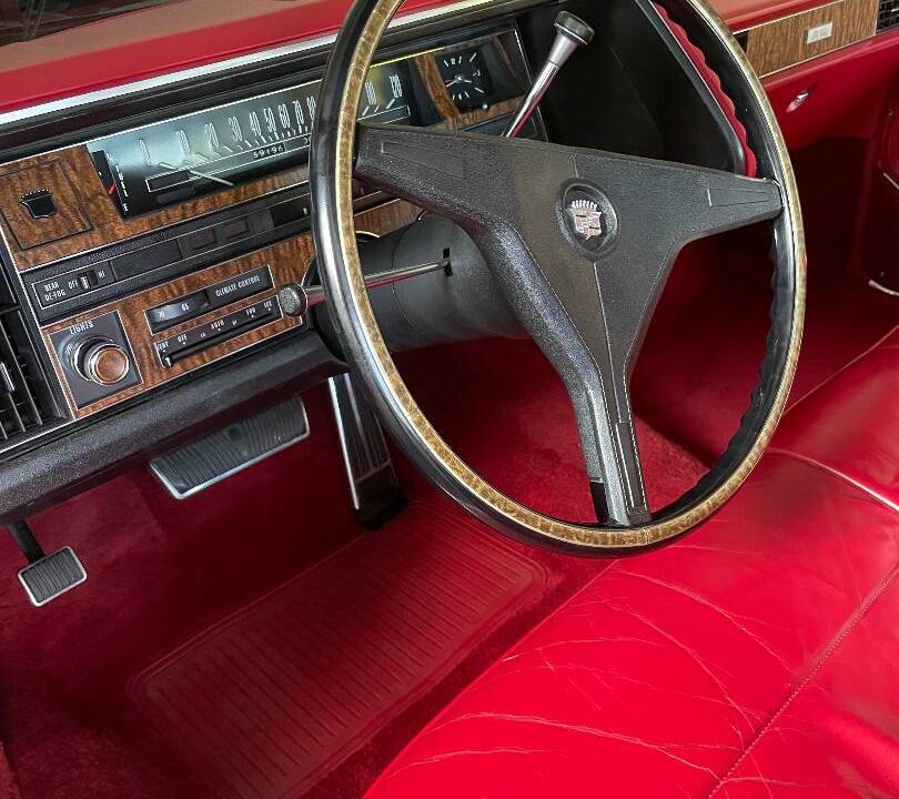 Image 14/51 de Cadillac Sedan DeVille (1970)