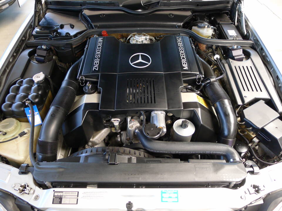 Image 6/47 of Mercedes-Benz 500 SL (1992)