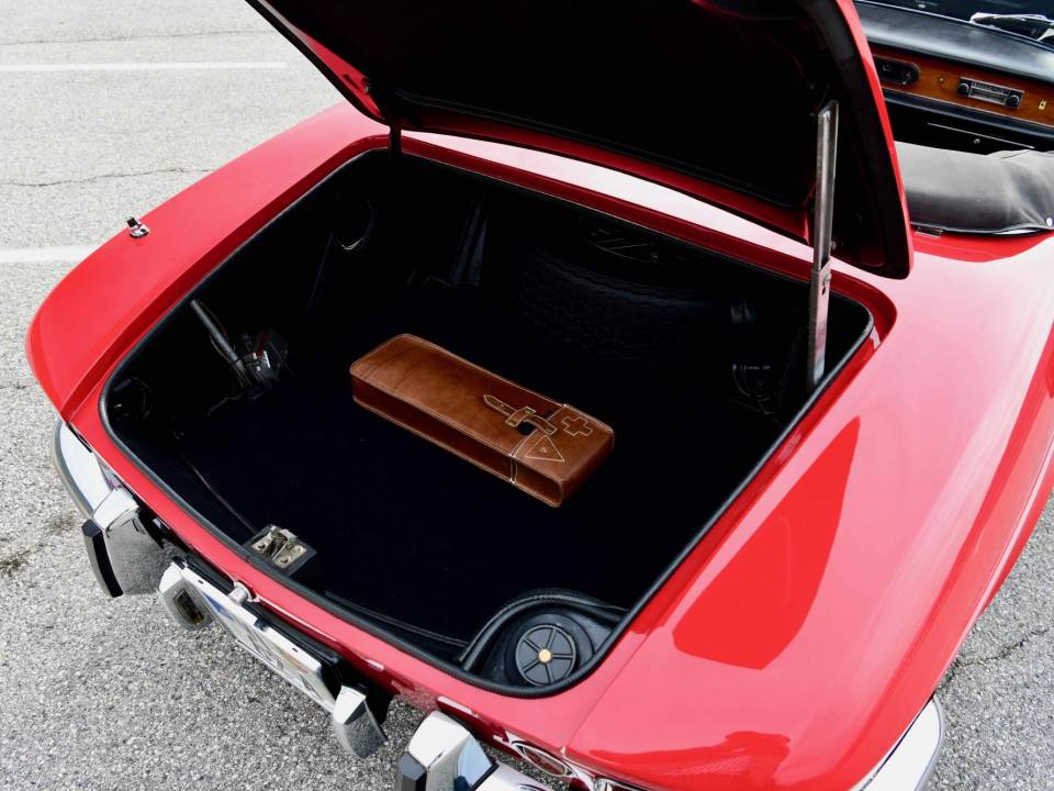 Image 19/50 de Ferrari 275 GTS (1965)