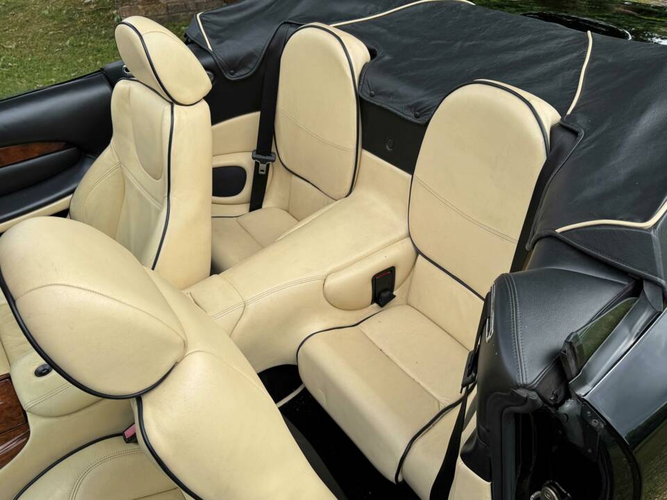 Image 19/30 de Aston Martin DB 7 Vantage Volante (2003)