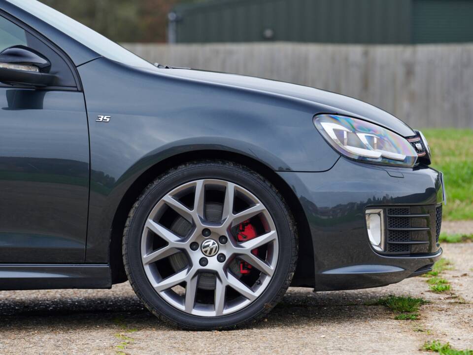 Image 36/50 of Volkswagen Golf VI GTI (2011)