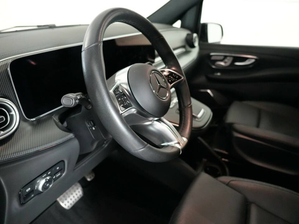 Image 35/35 of Mercedes-Benz V 300 d 4MATIC (2025)
