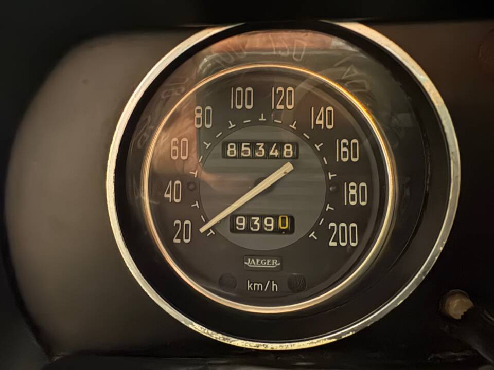 Image 8/12 of Peugeot 504 Coupé (1973)