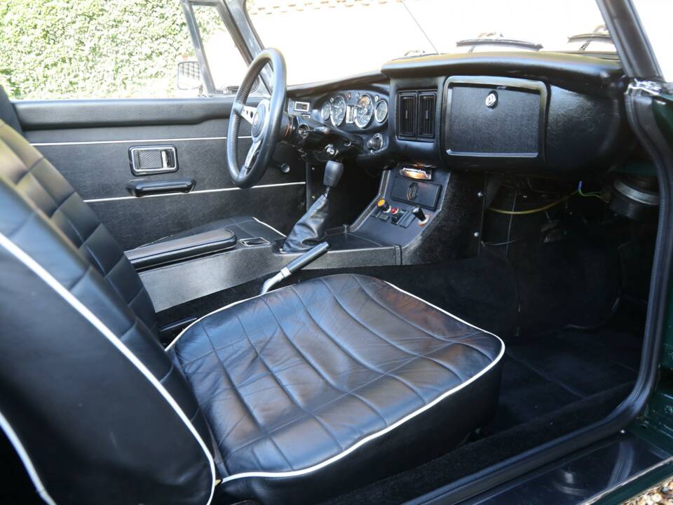 Image 18/50 of MG MGB (1974)