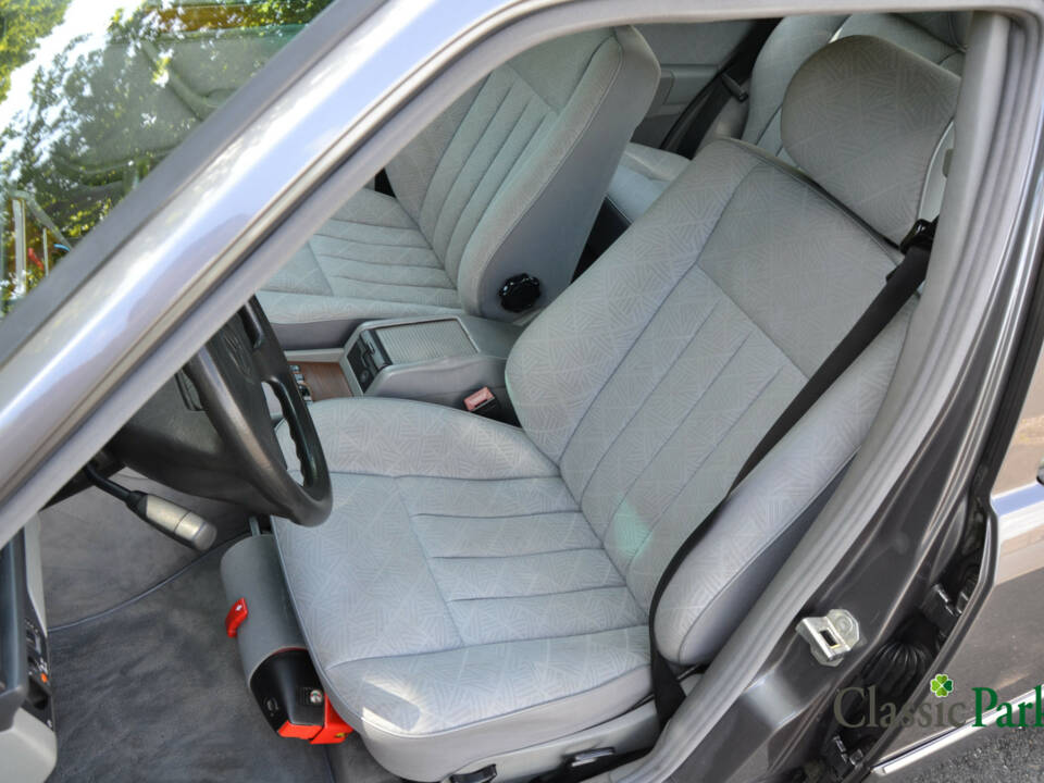 Bild 20/44 von Mercedes-Benz E 280 T (1994)