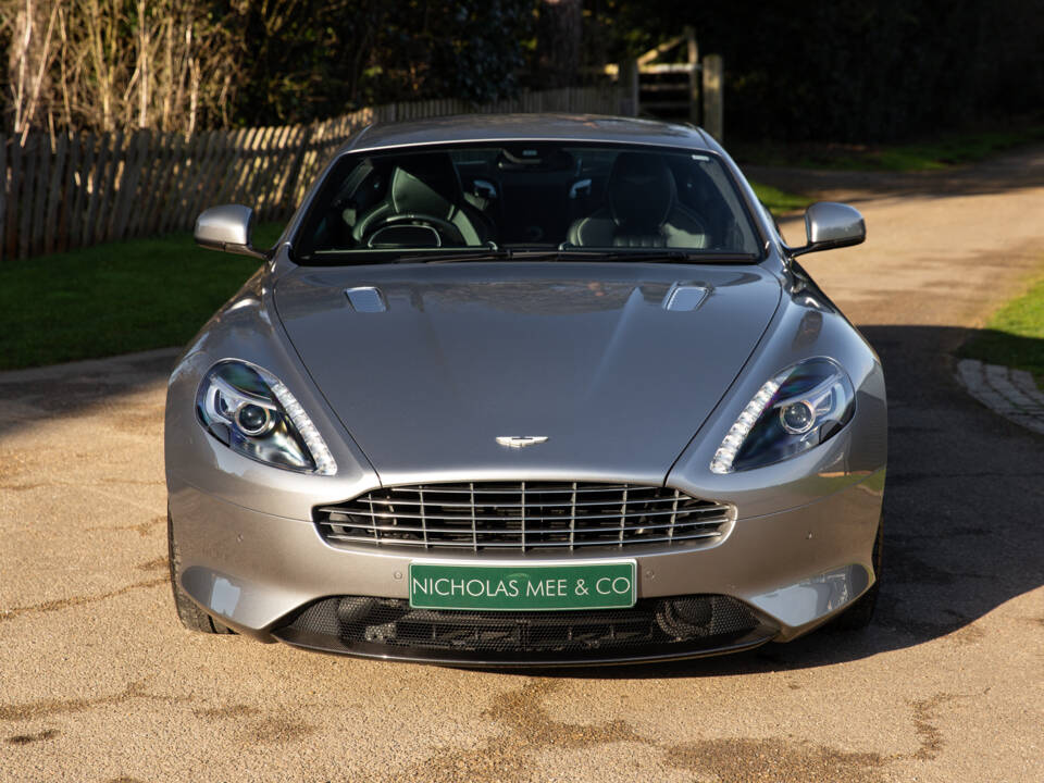 Image 13/97 of Aston Martin DB 9 GT &quot;Bond Edition&quot; (2015)