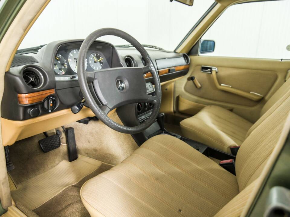 Afbeelding 11/50 van Mercedes-Benz 200 T (1982)