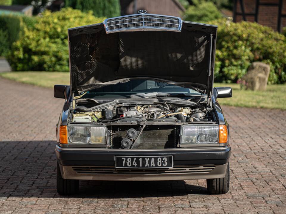 Immagine 7/73 di Mercedes-Benz 190 D 2.5 (1990)