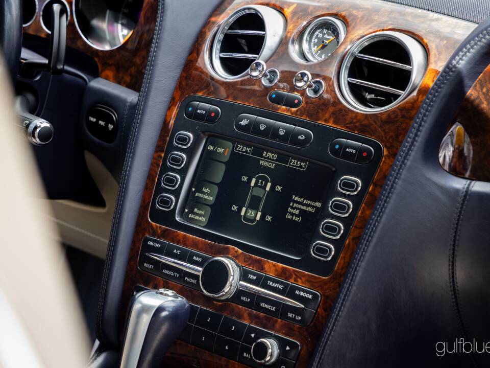 Image 50/75 of Bentley Continental GT (2004)