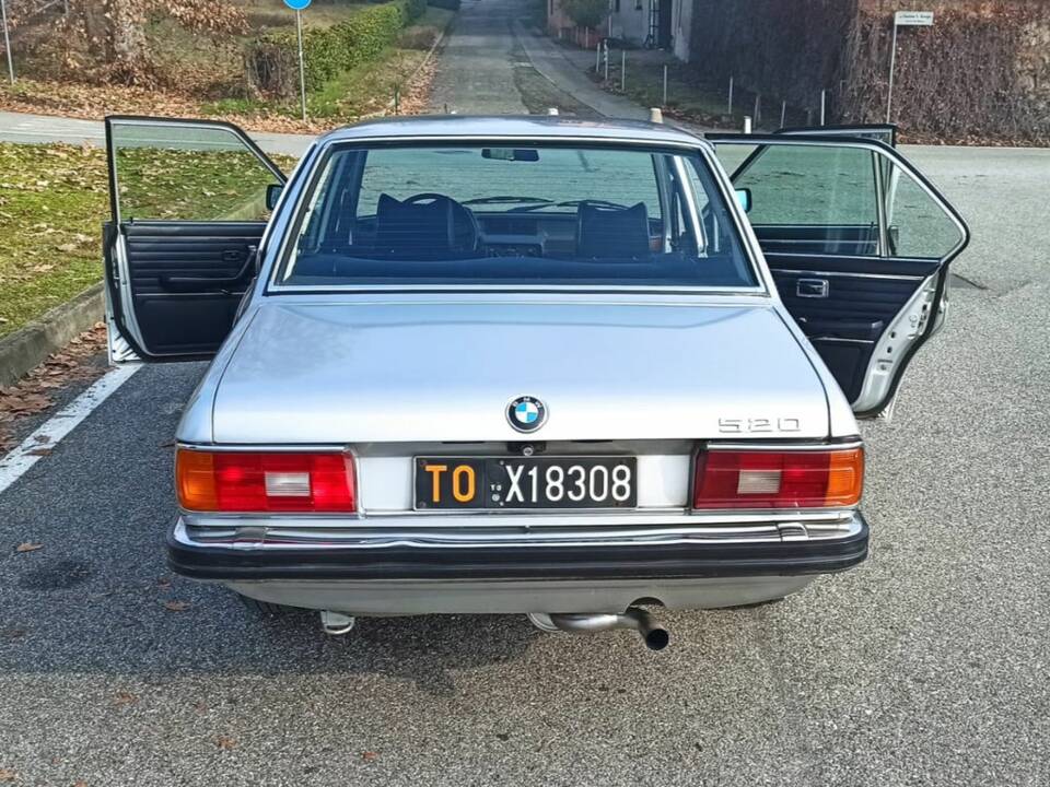 Image 6/8 of BMW 520/6 (1981)