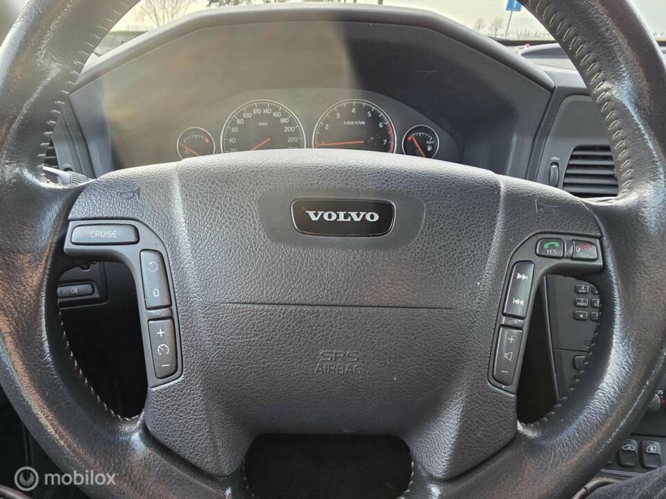 Bild 28/33 von Volvo V 70 2.4 (2002)