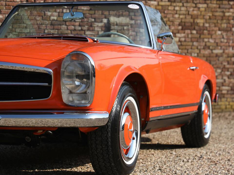 Image 45/50 of Mercedes-Benz 230 SL (1964)