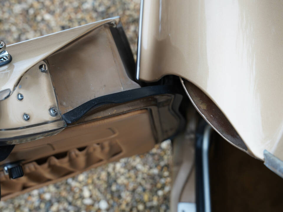 Image 44/50 of Volvo 1800 E (1972)
