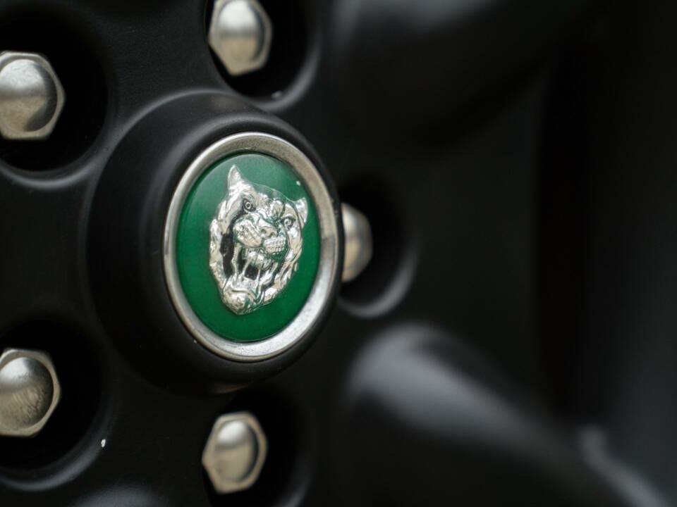 Image 12/50 of Jaguar XK8 4.0 (2006)