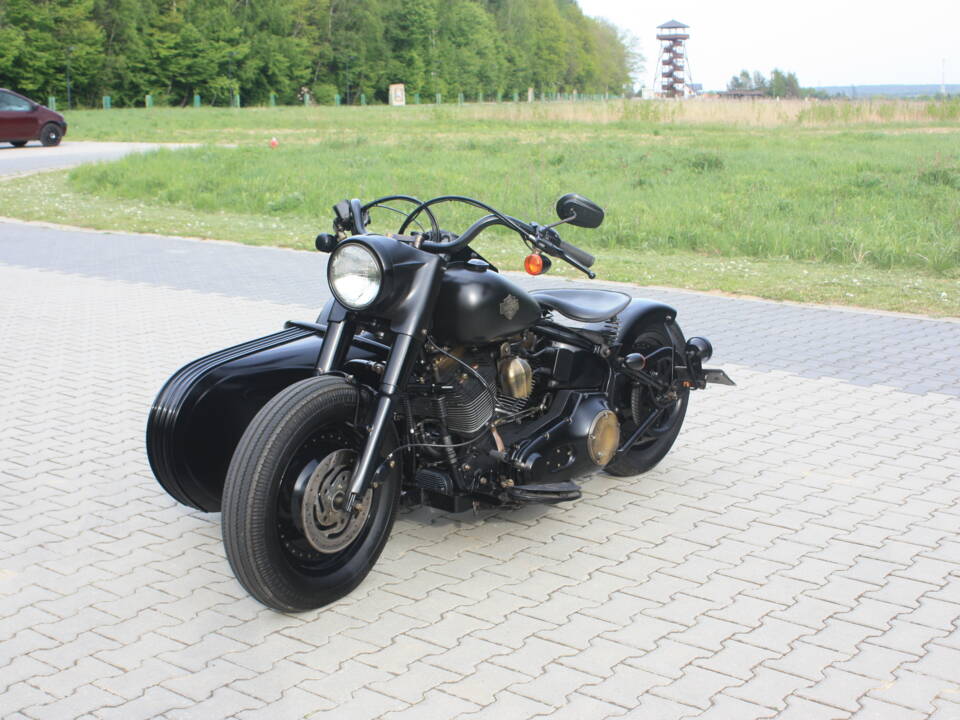 Image 32/33 of Harley-Davidson DUMMY (2004)