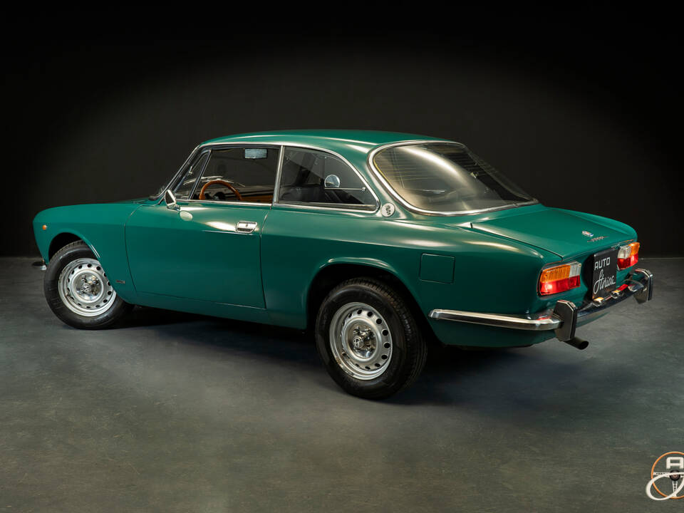 Image 3/20 of Alfa Romeo 2000 GT Veloce (1971)