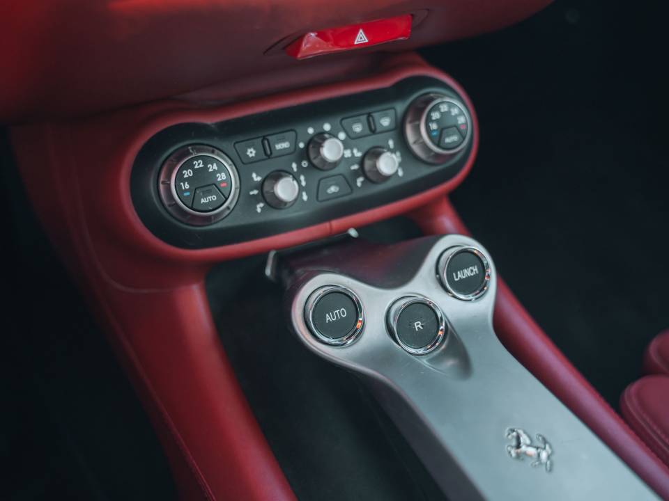 Immagine 45/69 di Ferrari California (2011)