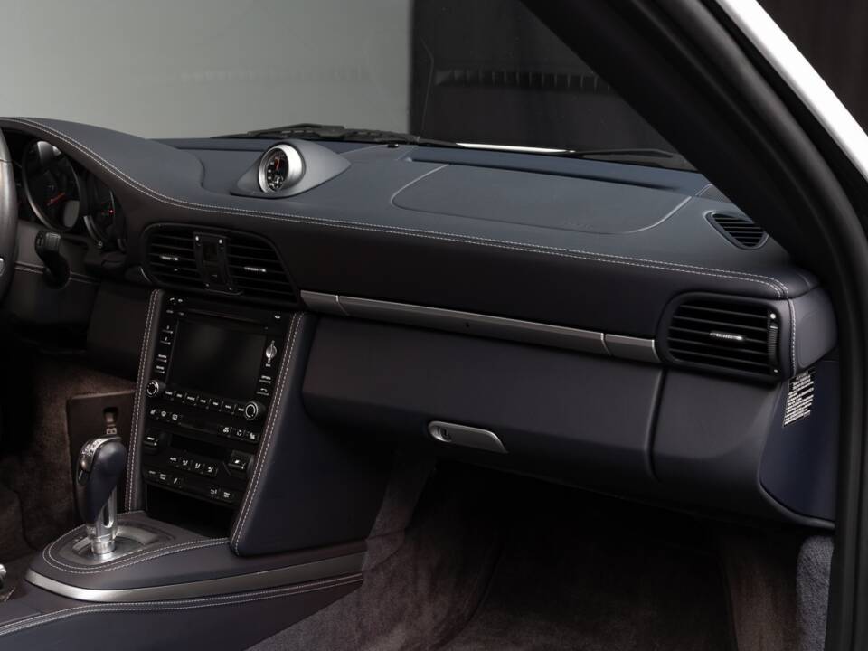 Image 30/40 of Porsche 911 Carrera 4 (2009)