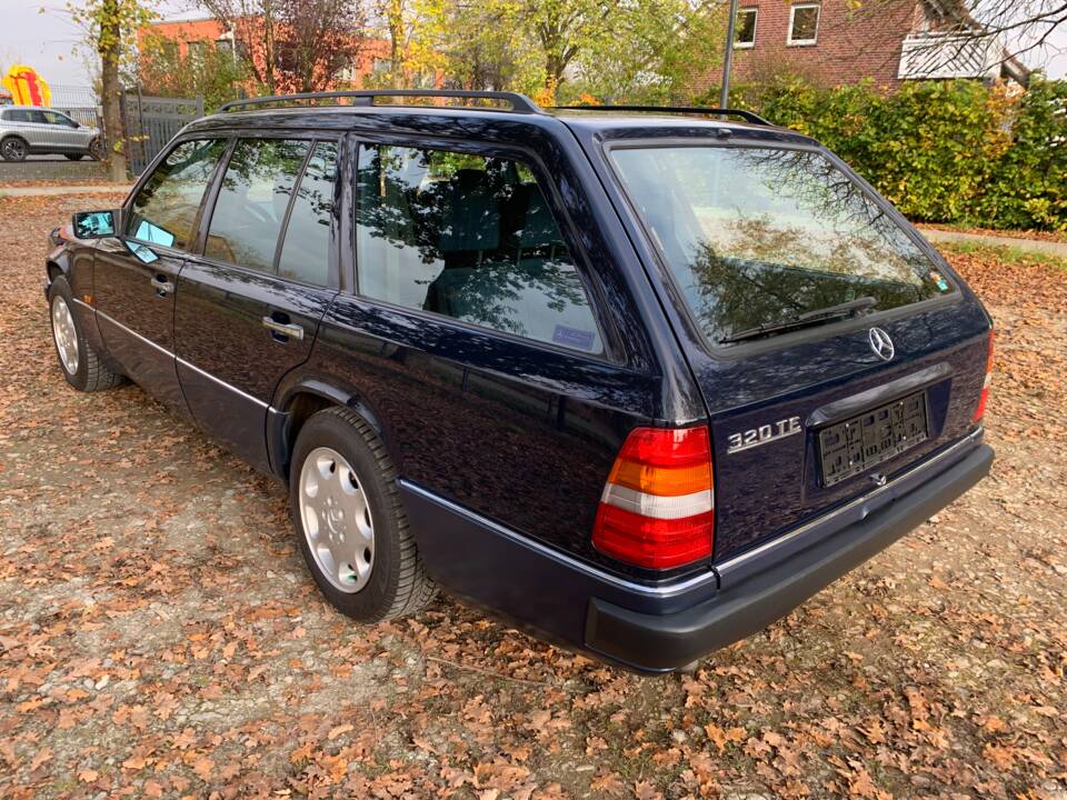 Image 5/149 of Mercedes-Benz 320 TE (1993)