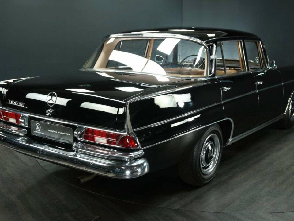 Imagen 2/30 de Mercedes-Benz 300 SE (1961)