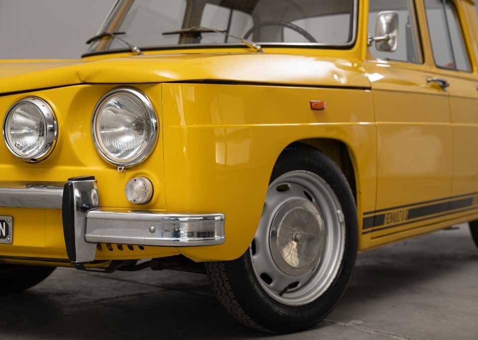 Image 3/41 of Renault R 8 S (1970)