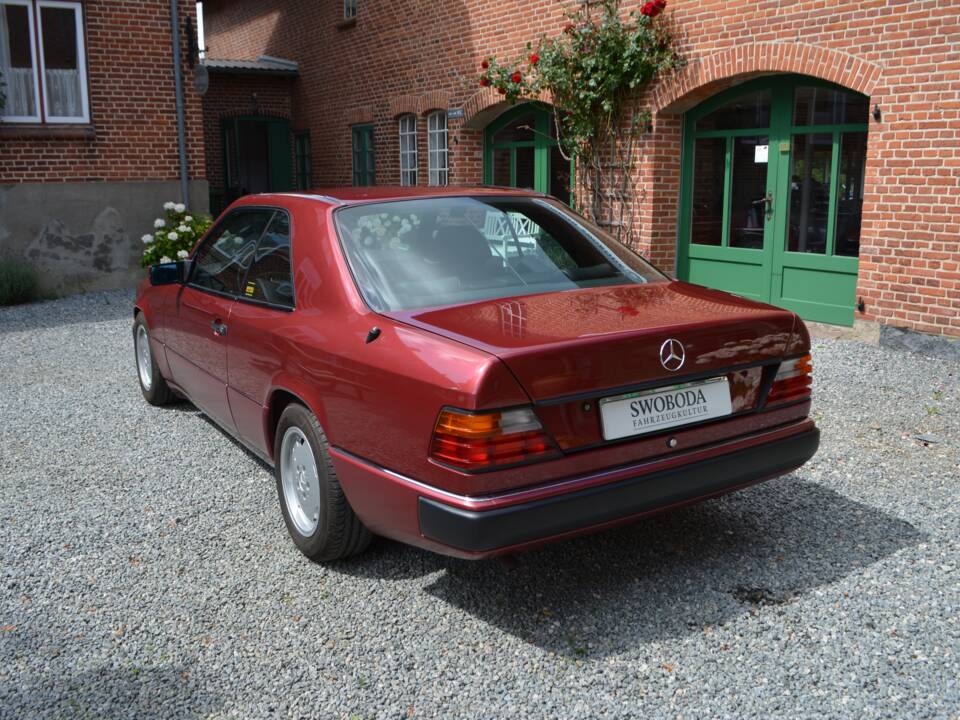 Bild 2/15 von Mercedes-Benz 230 CE (1991)