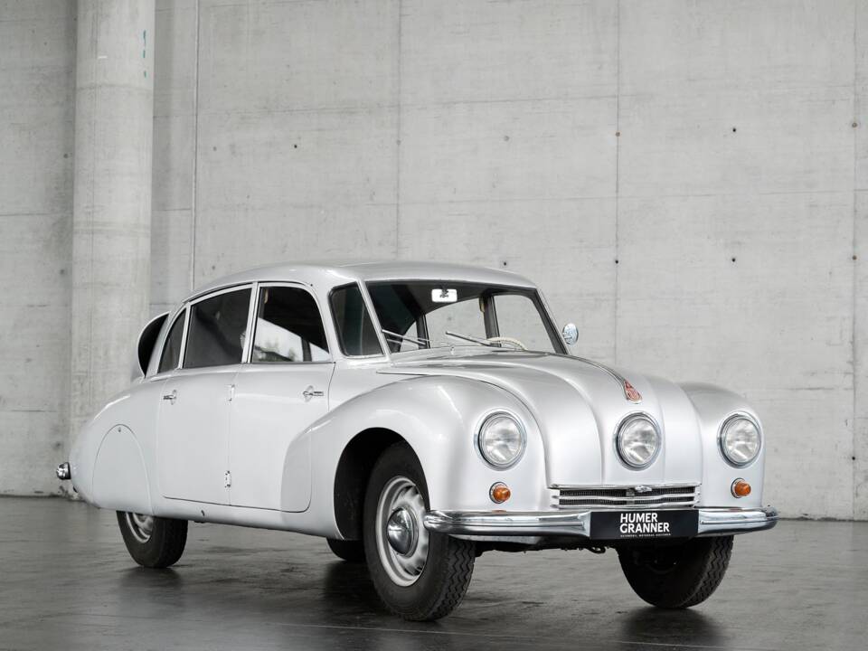 Image 28/50 of Tatra T 87 (1949)