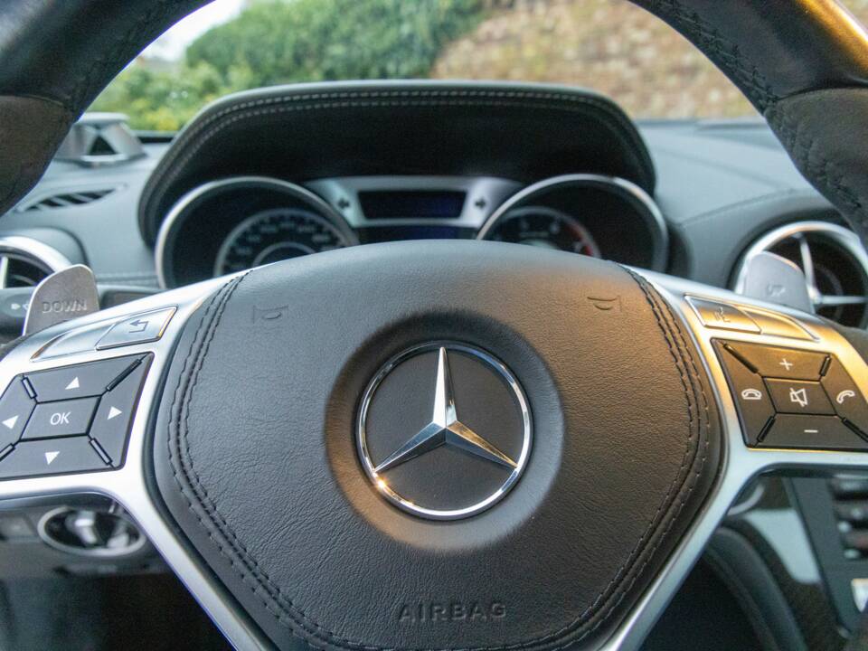 Immagine 17/50 di Mercedes-Benz SL 63 AMG (2012)