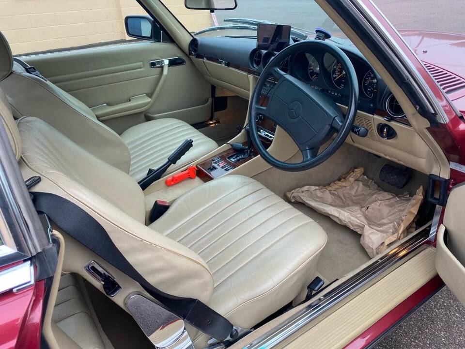 Image 8/8 of Mercedes-Benz 420 SL (1989)