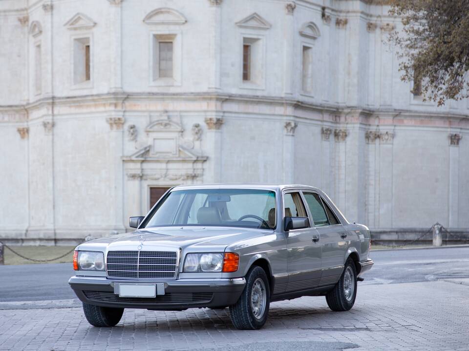 Afbeelding 15/73 van Mercedes-Benz 380 SE (1984)