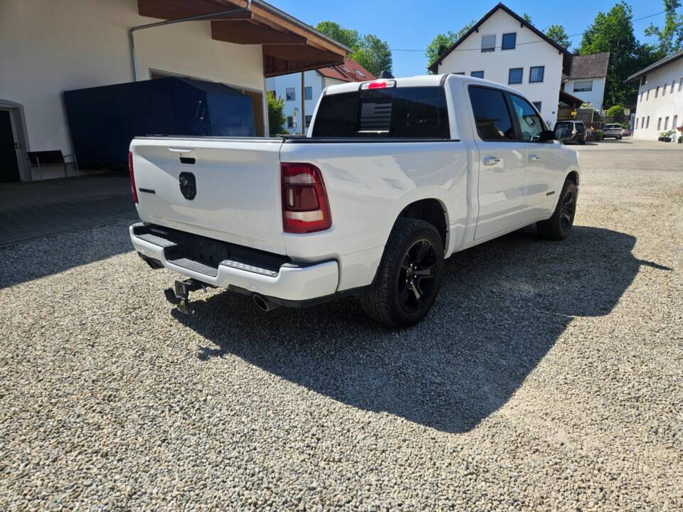 Image 3/62 of Dodge Ram 1500 (2020)