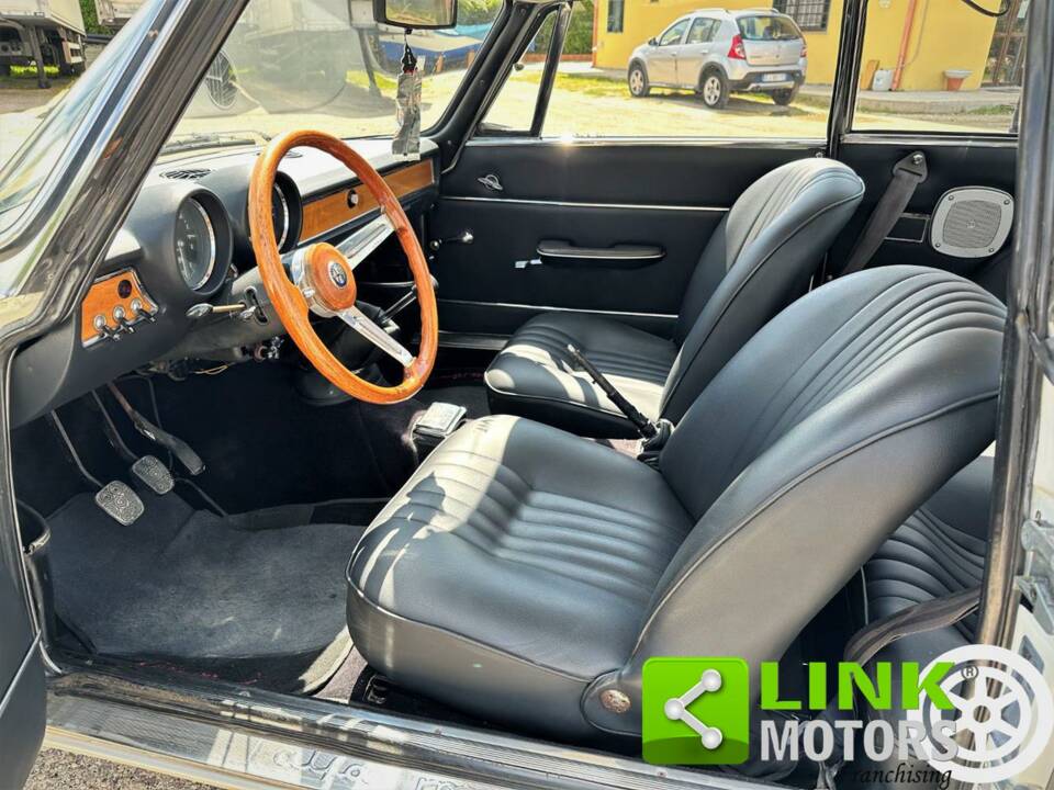 Bild 3/10 von Alfa Romeo Giulia 1300 GT Junior (1973)